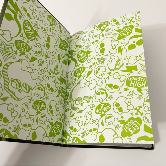 Monster High Book Ghoulfriends Just Want to Have Fun Book - Picture 7 of 15